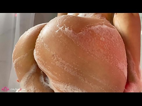 ❤️ Brunette شاور میں شدید orgasm کے لئے وائبریٹر کے ساتھ بلی میں مشت زنی کرتی ہے۔ ❌ مقعد فحش  ❌❤